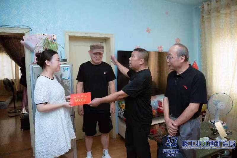 撫州市總工會金秋助學.jpg